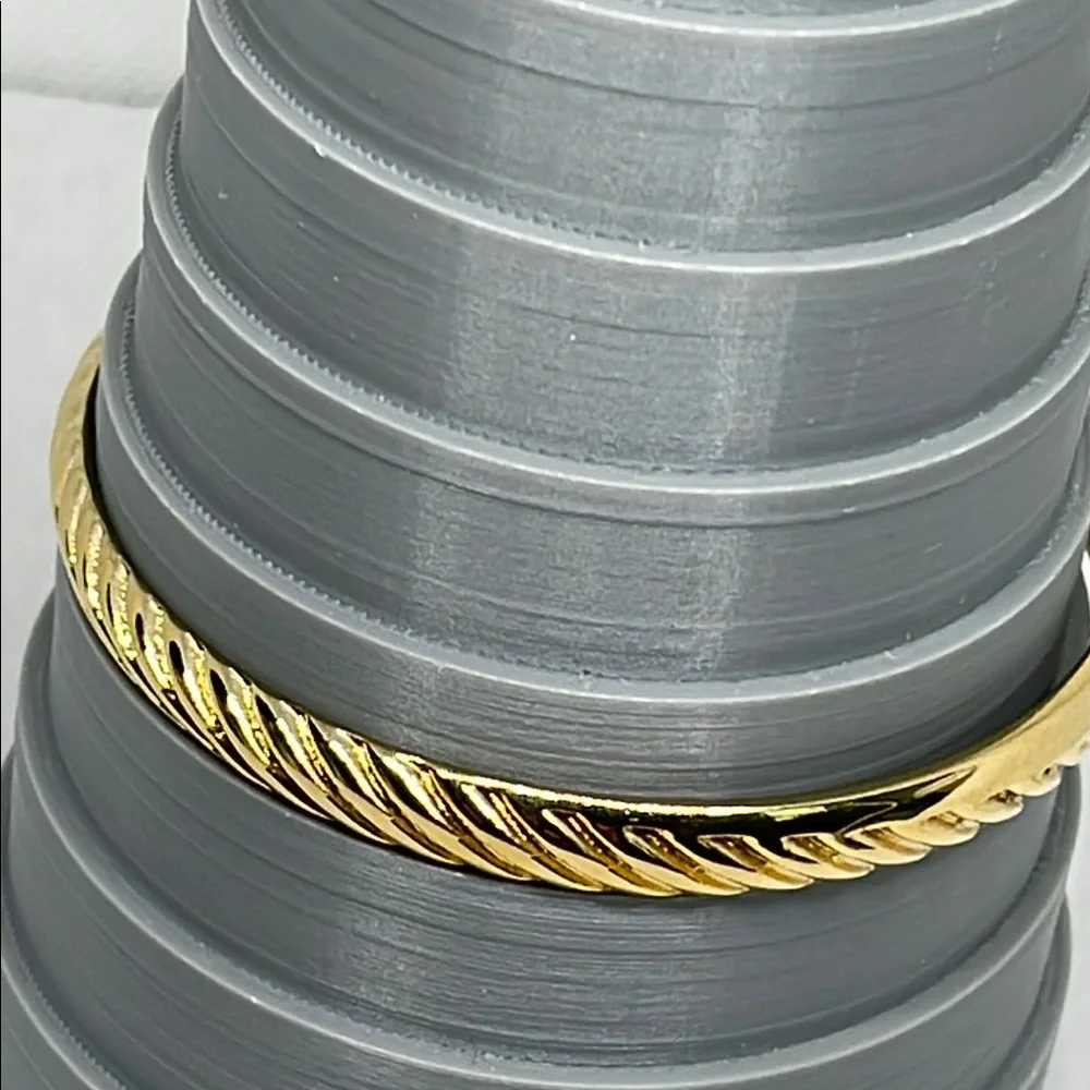 Elegant large Gold-Tone bangle modern bracelet